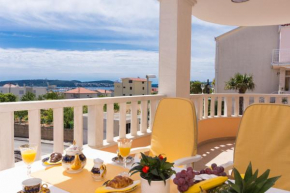 Отель Apartment Holiday  Трогир